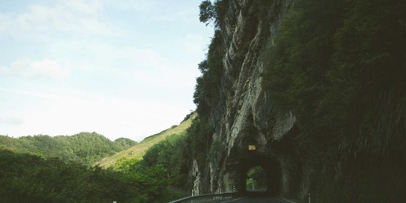 B维纳斯揭秘眼部护理真相：黑眼圈、细纹、浮肿的成因与自然美容解决方案