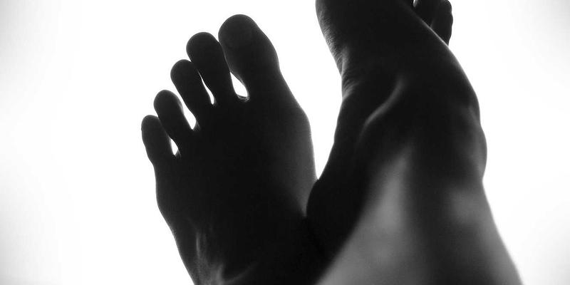 换季皮肤敏感泛红急救指南：舒缓修护面膜与精华深度评测，B维纳斯护肤技巧揭秘